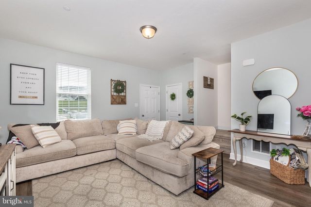 225 HOLSTEIN DR, Hanover, PA 17331