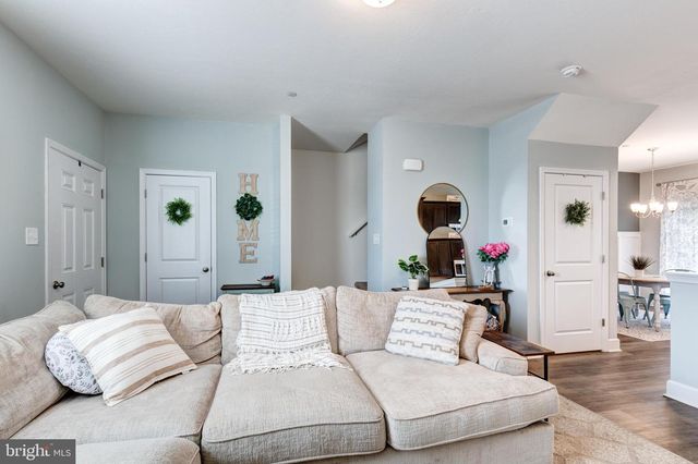 225 HOLSTEIN DR, Hanover, PA 17331