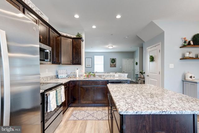 225 HOLSTEIN DR, Hanover, PA 17331