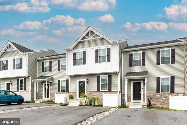 225 HOLSTEIN DR, Hanover, PA 17331