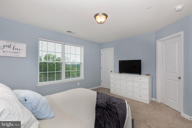 225 HOLSTEIN DR, Hanover, PA 17331
