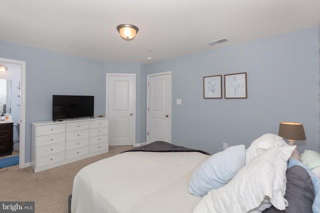 225 HOLSTEIN DR, Hanover, PA 17331