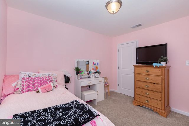 225 HOLSTEIN DR, Hanover, PA 17331
