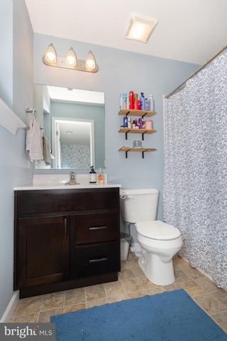225 HOLSTEIN DR, Hanover, PA 17331