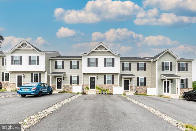 225 HOLSTEIN DR, Hanover, PA 17331