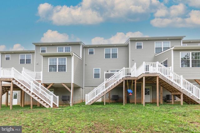 225 HOLSTEIN DR, Hanover, PA 17331