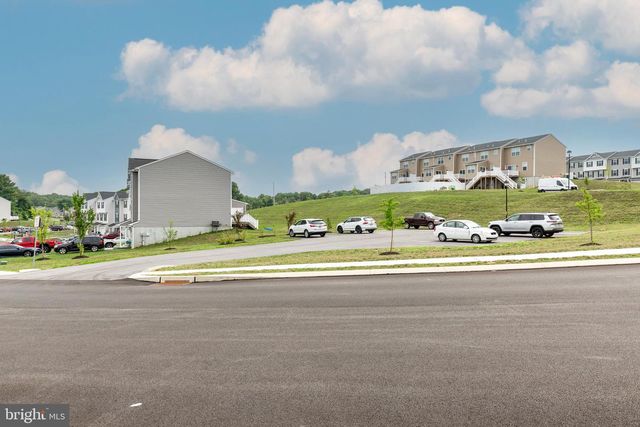 225 HOLSTEIN DR, Hanover, PA 17331