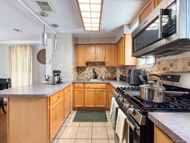 1 Agate Avenue, Ossining, NY 10562