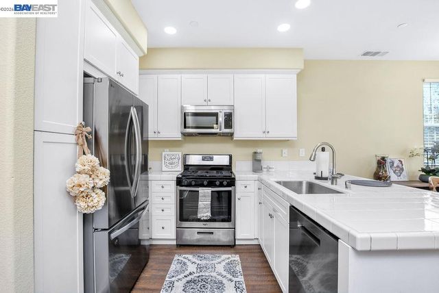 810 Queen Palm Ln, Brentwood, CA 94513