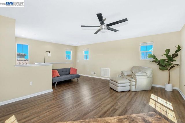 810 Queen Palm Ln, Brentwood, CA 94513