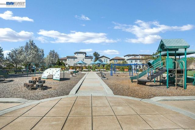 810 Queen Palm Ln, Brentwood, CA 94513