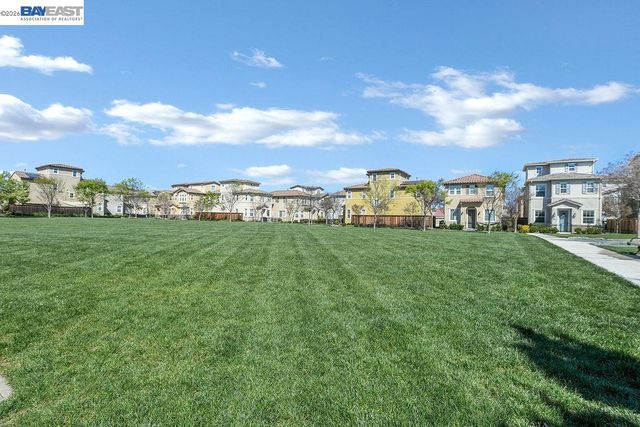 810 Queen Palm Ln, Brentwood, CA 94513