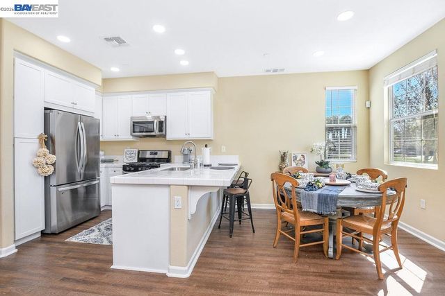 810 Queen Palm Ln, Brentwood, CA 94513