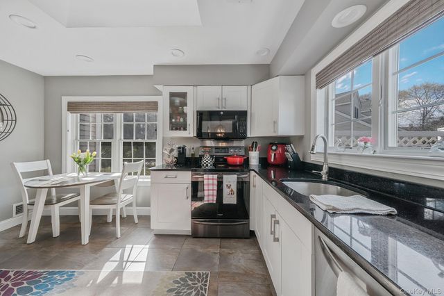 456 Village Oaks Lane, Babylon, NY 11702
