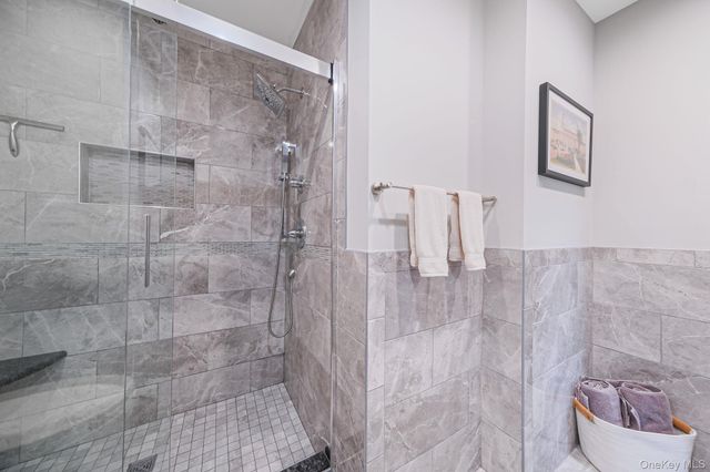 456 Village Oaks Lane, Babylon, NY 11702