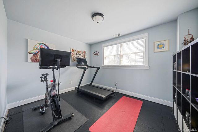 456 Village Oaks Lane, Babylon, NY 11702
