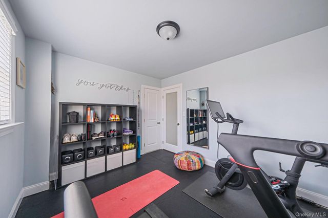 456 Village Oaks Lane, Babylon, NY 11702