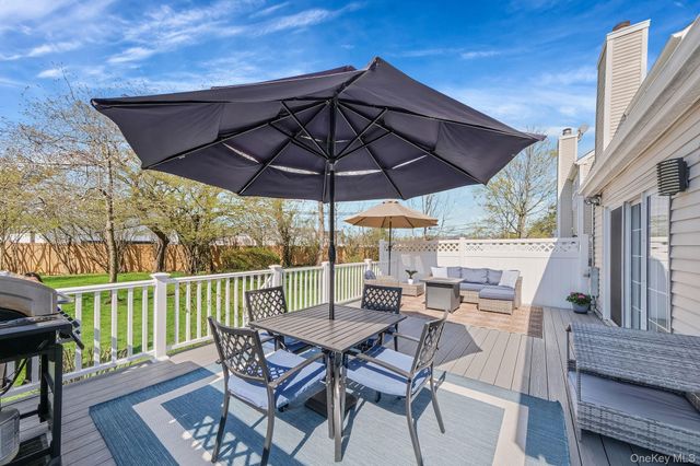 456 Village Oaks Lane, Babylon, NY 11702