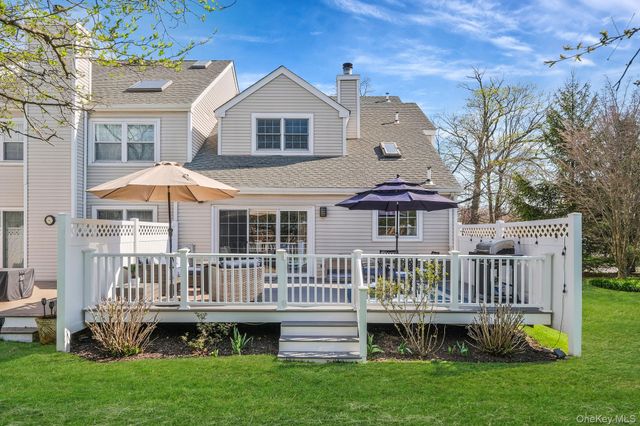 456 Village Oaks Lane, Babylon, NY 11702
