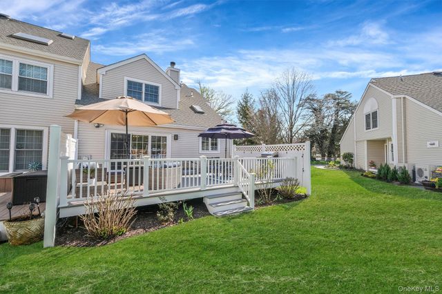 456 Village Oaks Lane, Babylon, NY 11702