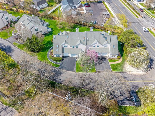 456 Village Oaks Lane, Babylon, NY 11702