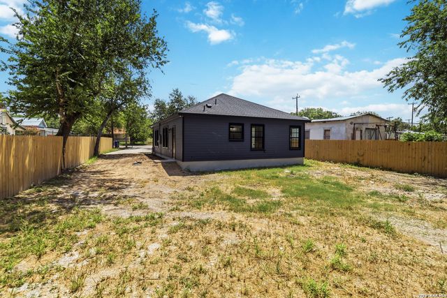 8623 OLD CORPUS CHRISTI HWY, San Antonio, TX 78223