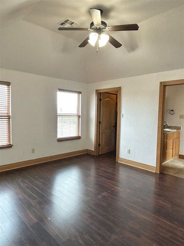 16 Summerwood Dr., Elgin, OK 73538