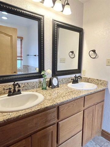 16 Summerwood Dr., Elgin, OK 73538