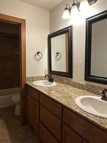 16 Summerwood Dr., Elgin, OK 73538