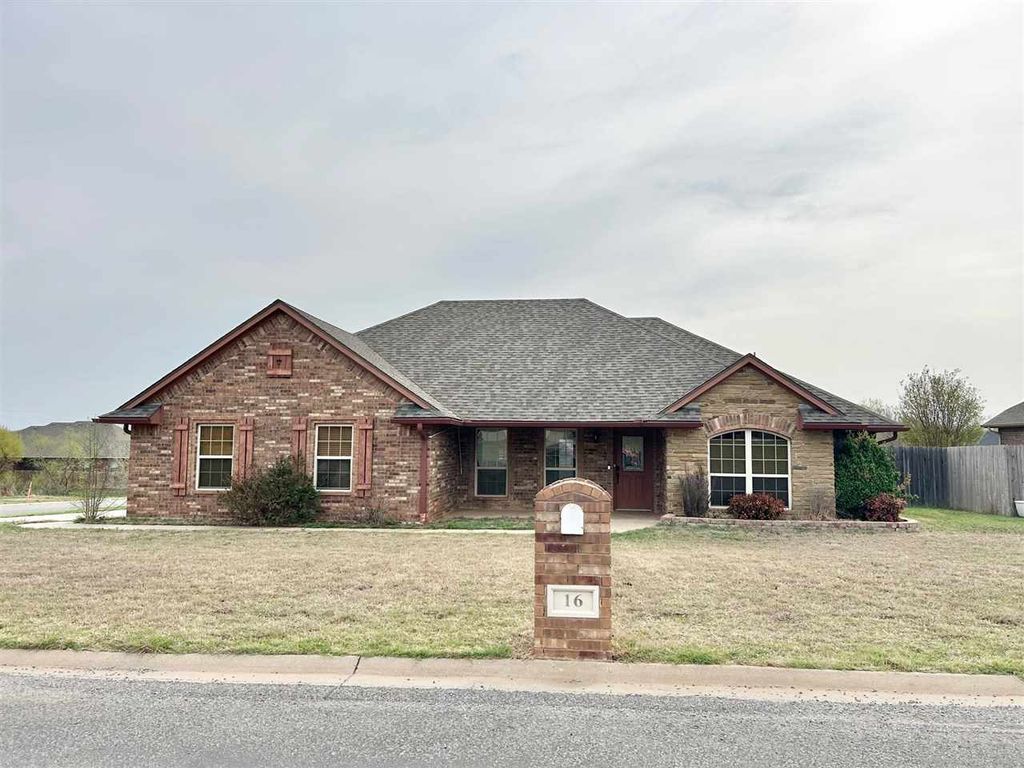 16 Summerwood Dr., Elgin, OK 73538