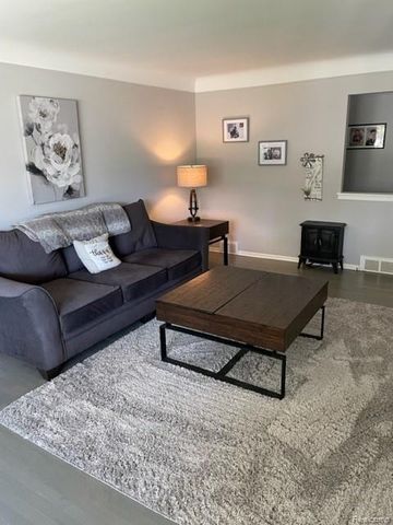 37248 Vargo Street, Livonia, MI 48152