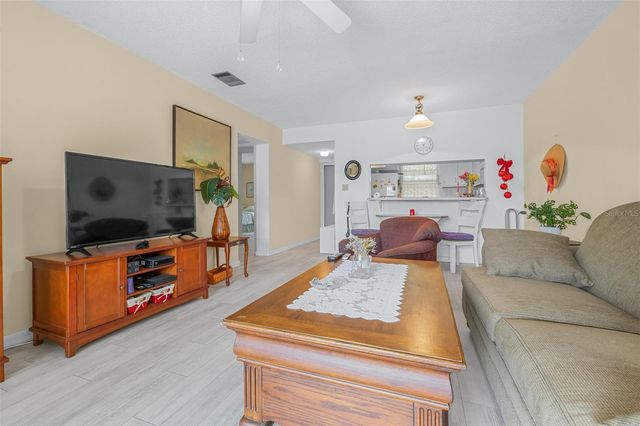 7701 STARKEY ROAD 528, Seminole, FL 33777