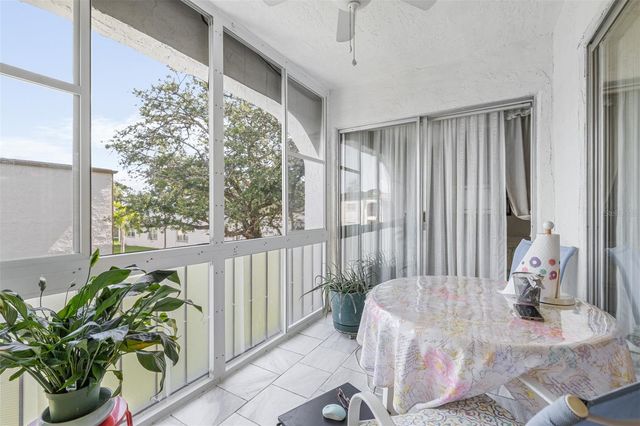 7701 STARKEY ROAD 528, Seminole, FL 33777