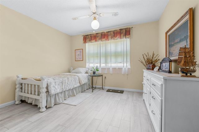 7701 STARKEY ROAD 528, Seminole, FL 33777