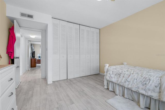 7701 STARKEY ROAD 528, Seminole, FL 33777