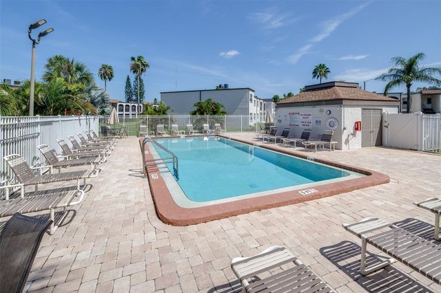 7701 STARKEY ROAD 528, Seminole, FL 33777