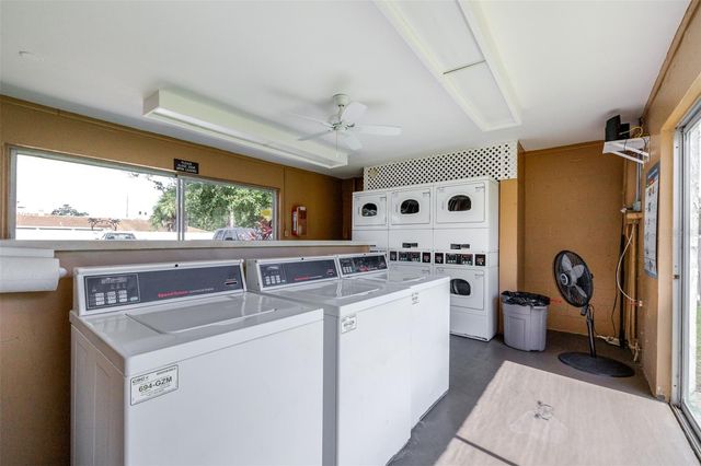 7701 STARKEY ROAD 528, Seminole, FL 33777