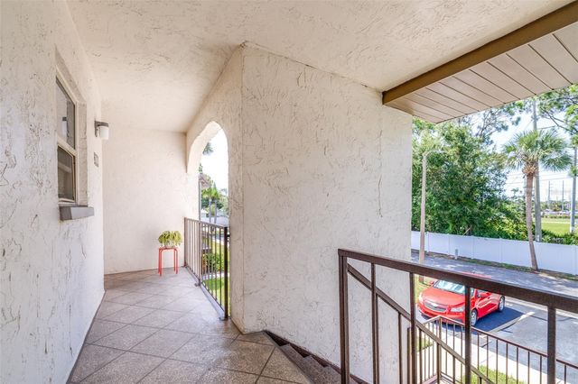 7701 STARKEY ROAD 528, Seminole, FL 33777