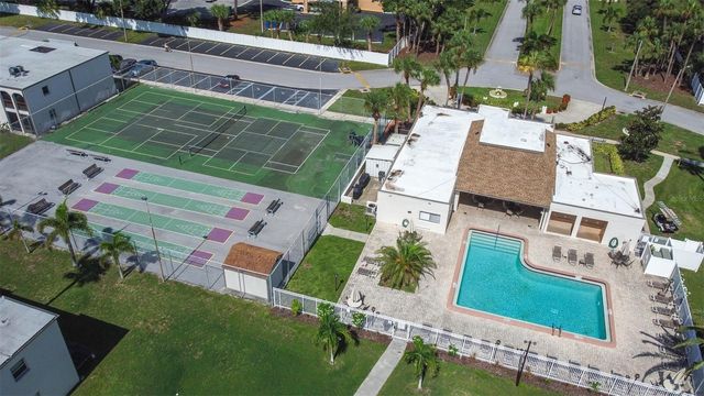 7701 STARKEY ROAD 528, Seminole, FL 33777