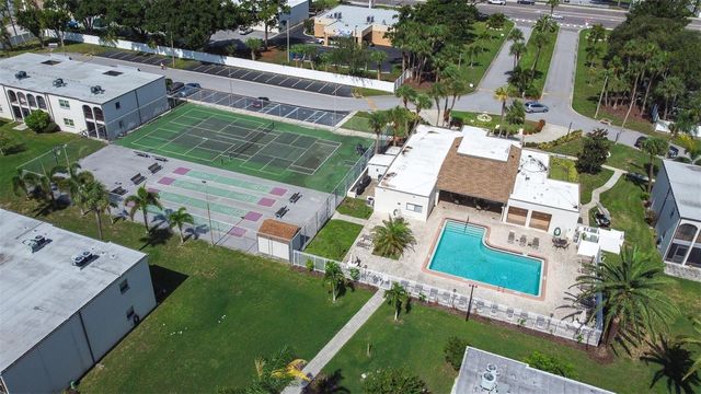 7701 STARKEY ROAD 528, Seminole, FL 33777