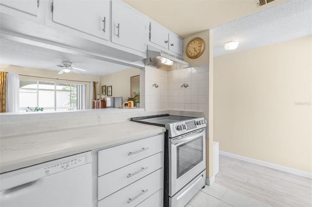 7701 STARKEY ROAD 528, Seminole, FL 33777