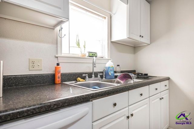 172 OLD EASTMAN Road, Cochran, GA 31014