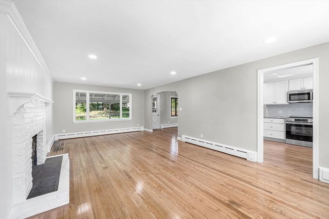 580 Parker St, East Longmeadow, MA 01028