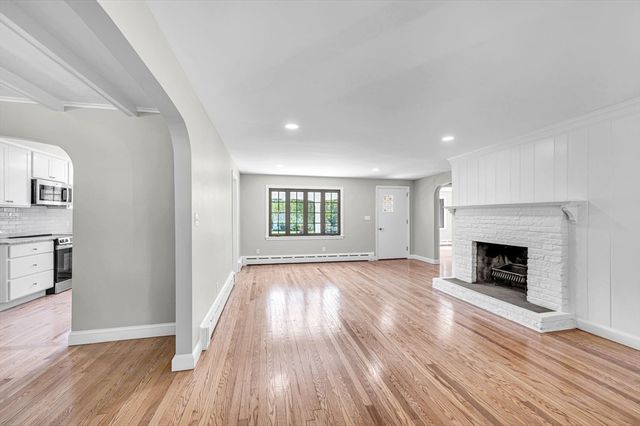580 Parker St, East Longmeadow, MA 01028