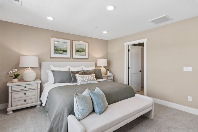 2601 Peaceful Valley Dr, Columbia, TN 38401