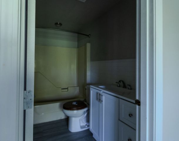 283 Privilege St 6, Woonsocket, RI 02895