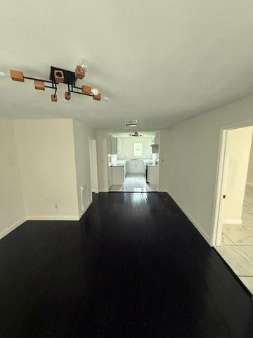 5950 Southville Street, Houston, TX 77033
