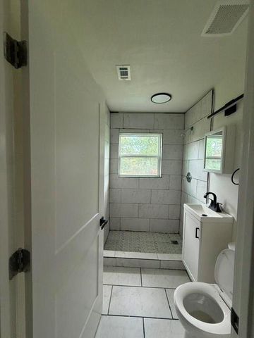 5950 Southville Street, Houston, TX 77033