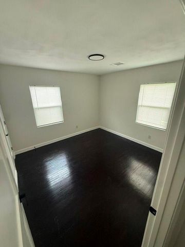 5950 Southville Street, Houston, TX 77033
