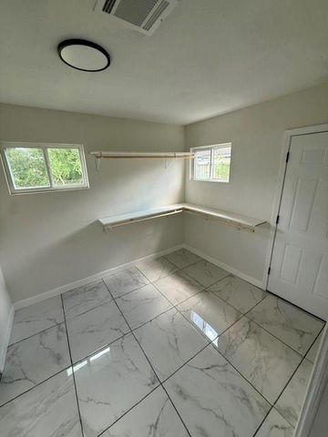 5950 Southville Street, Houston, TX 77033